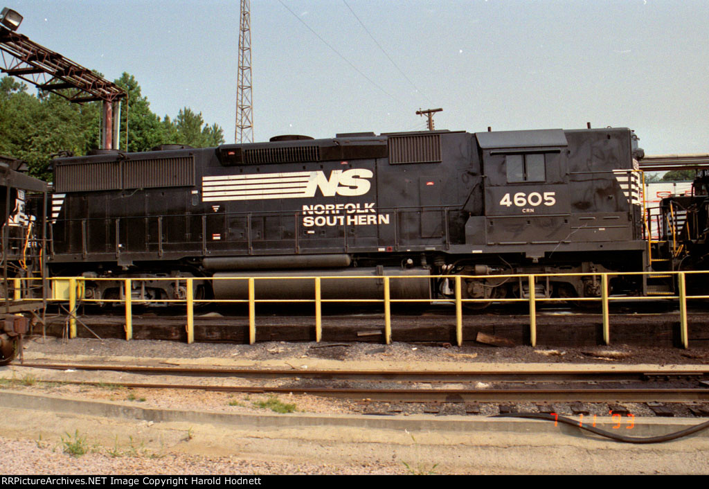 NS 4605 sits at the fuel racks in Glenwood Yard